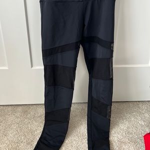 Black Onzie legging with mesh detailing